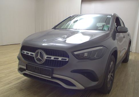 Mercedes-Benz GLA 180, 2023
