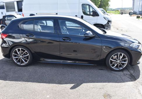 BMW 118, 2021
