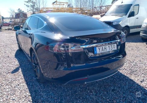 Tesla Model S, 2015