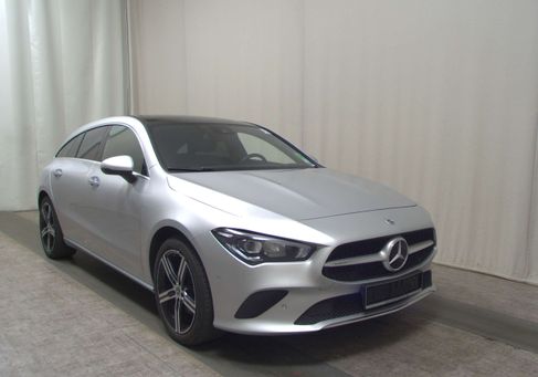 Mercedes-Benz CLA 200, 2022