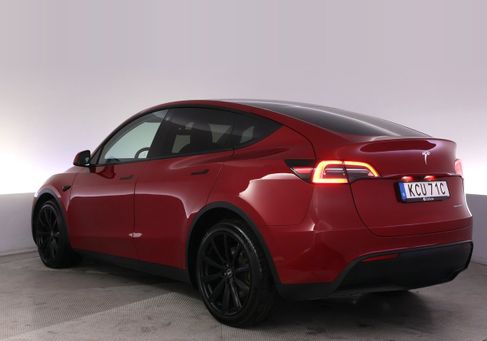 Tesla Model Y, 2021 3