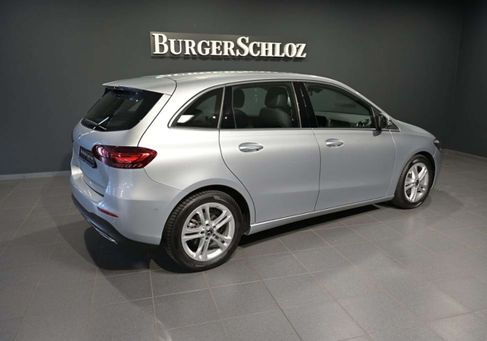 Mercedes-Benz B 180, 2025