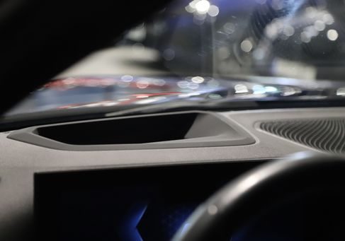 BMW 330, 2024
