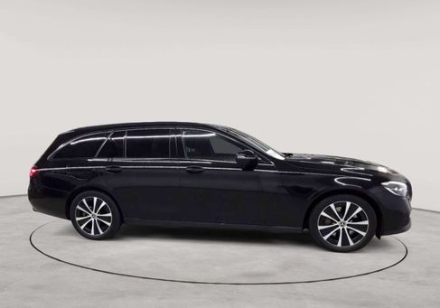Mercedes-Benz E 300, 2023 3
