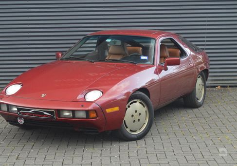 Porsche 928, 1982