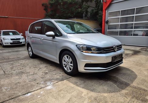 Volkswagen Touran, 2020 3