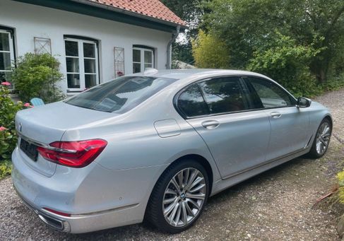 BMW 740, 2017