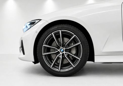 BMW 330, 2020