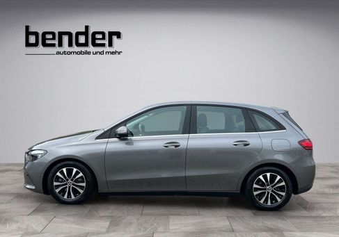 Mercedes-Benz B 180, 2023
