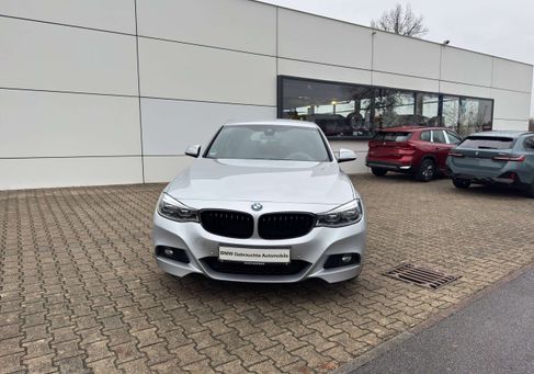 BMW 330, 2017