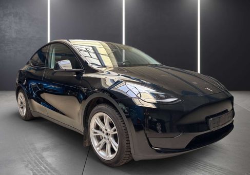 Tesla Model Y, 2024