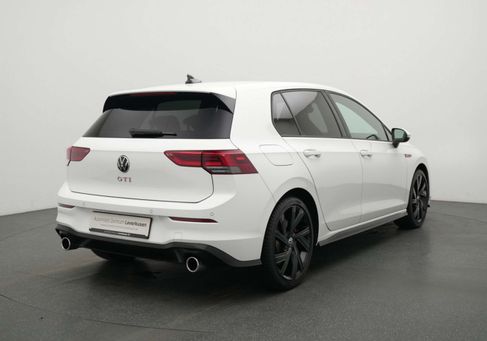 Volkswagen Golf, 2024