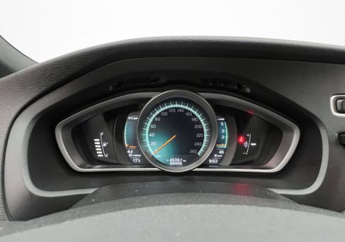 Volvo V40, 2018