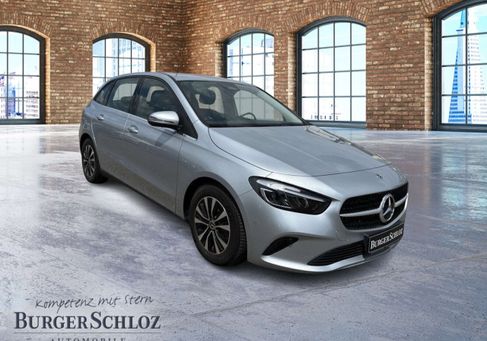 Mercedes-Benz B 180, 2025