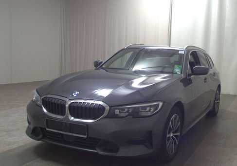 BMW 330, 2022