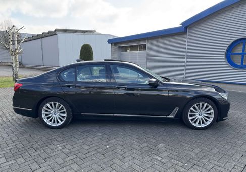BMW 730, 2018