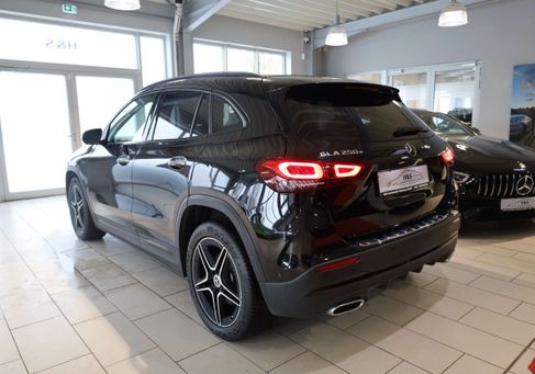 Mercedes-Benz GLA 250, 2021