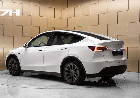 Tesla Model Y, 2022 3