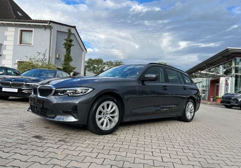 BMW 318, 2022