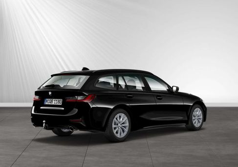 BMW 318, 2022