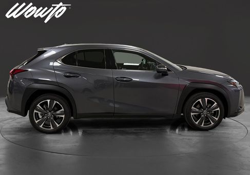 Lexus UX, 2025