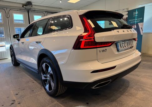 Volvo V60 Cross Country, 2022