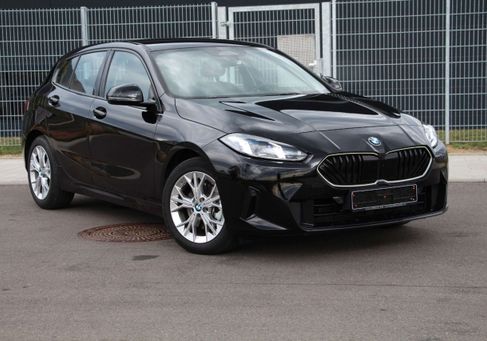BMW 120, 2025 3