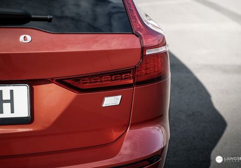 Volvo V60, 2021