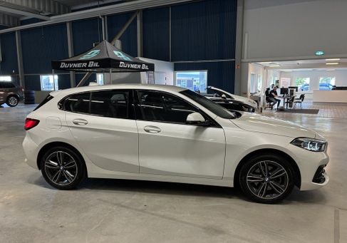 BMW 118, 2022