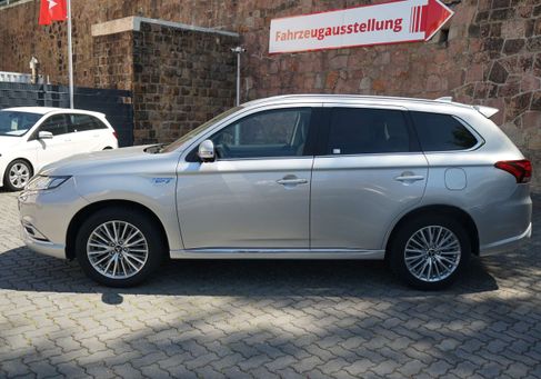 Mitsubishi Outlander, 2020