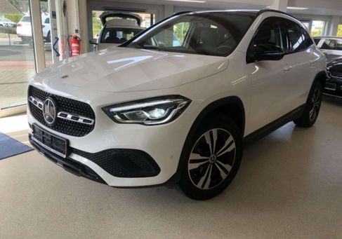 Mercedes-Benz GLA 200, 2021