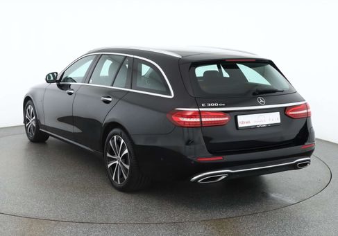 Mercedes-Benz E 300, 2021 3