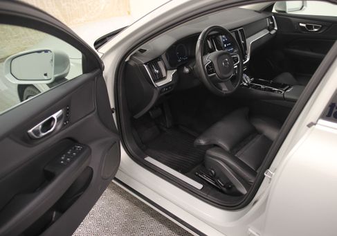 Volvo V60, 2022