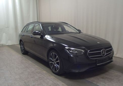Mercedes-Benz E 220, 2022 3