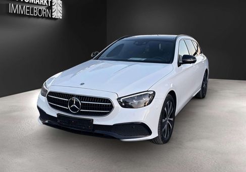 Mercedes-Benz E 300, 2022 3
