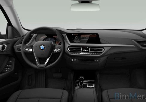 BMW 216, 2022