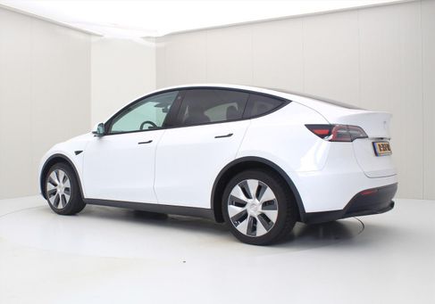 Tesla Model Y, 2022 3