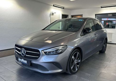 Mercedes-Benz B 180, 2022