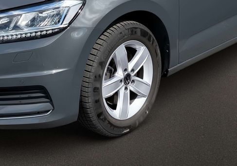 Volkswagen Touran, 2021 3