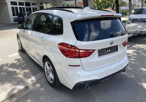 BMW 220, 2021 3