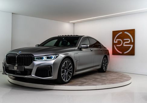 BMW 745, 2020
