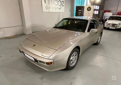 Porsche 944