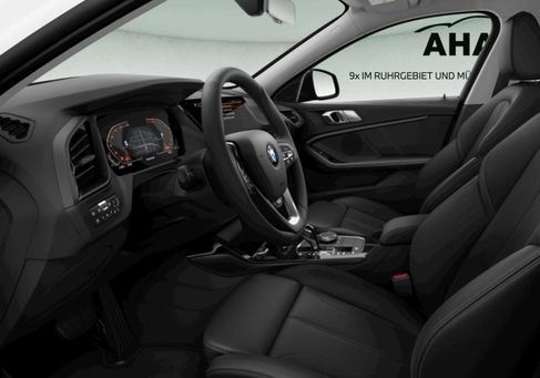 BMW 118, 2021