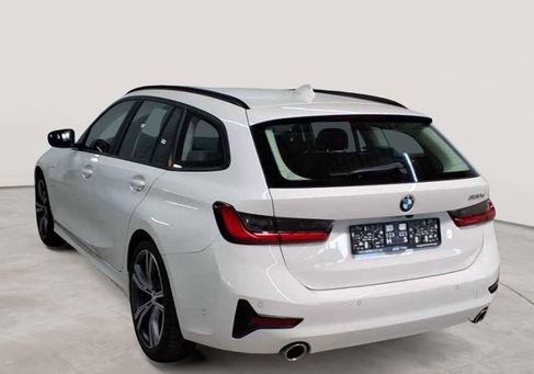 BMW 330, 2021