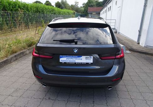 BMW 330, 2021