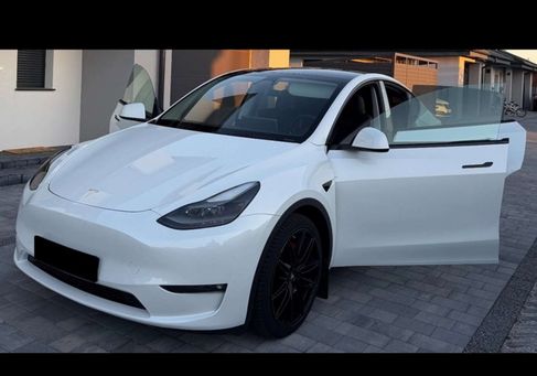 Tesla Model Y, 2024