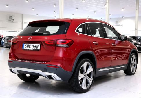 Mercedes-Benz GLA 200, 2021
