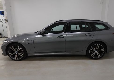BMW 330, 2023