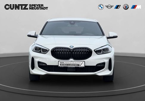 BMW 118, 2022