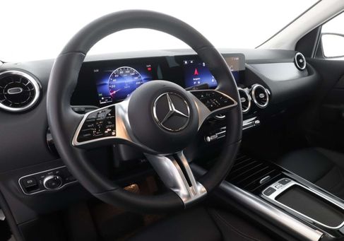 Mercedes-Benz B 220, 2023